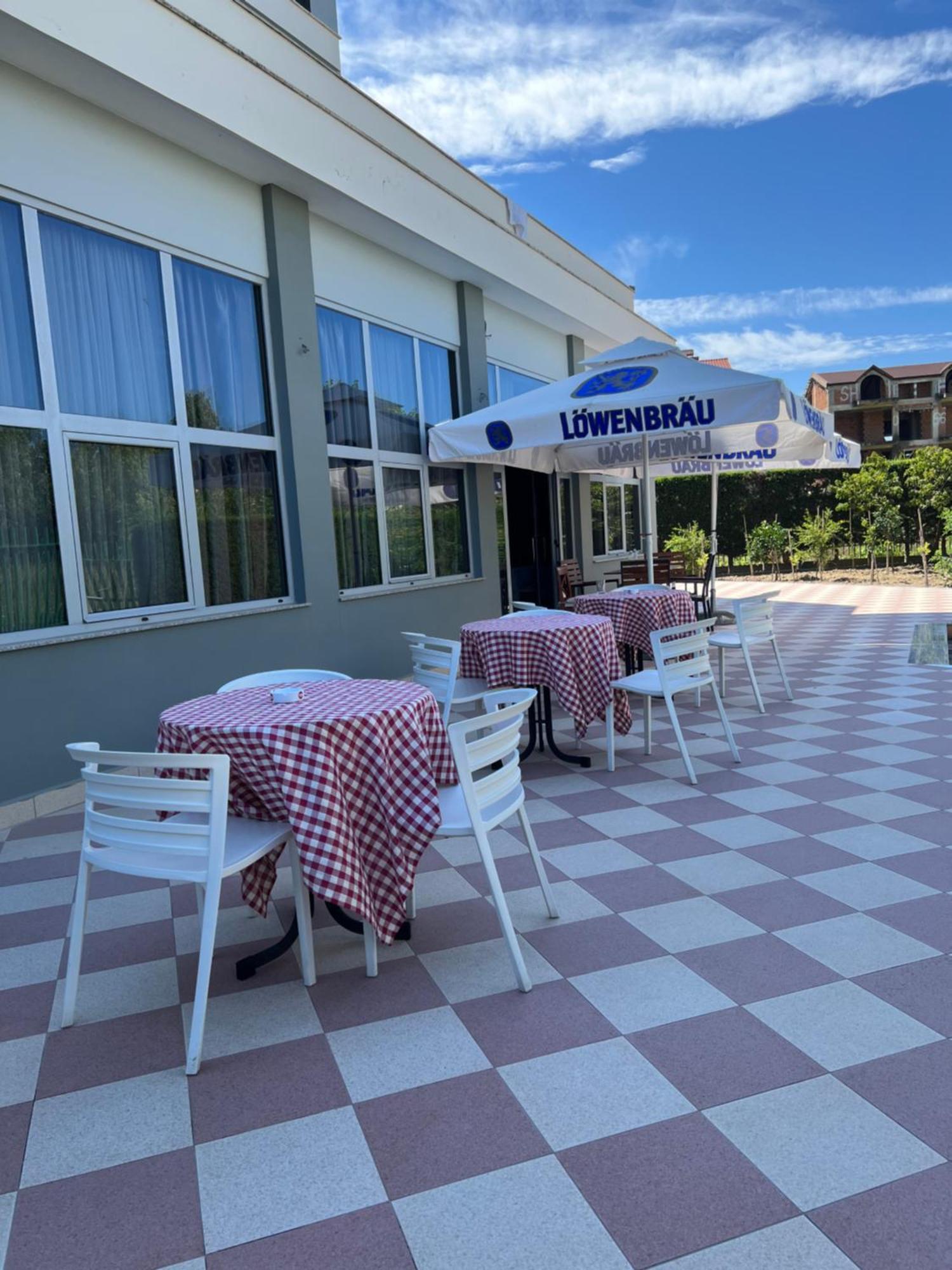 Hotel Blue Sky à Golem  Extérieur photo
