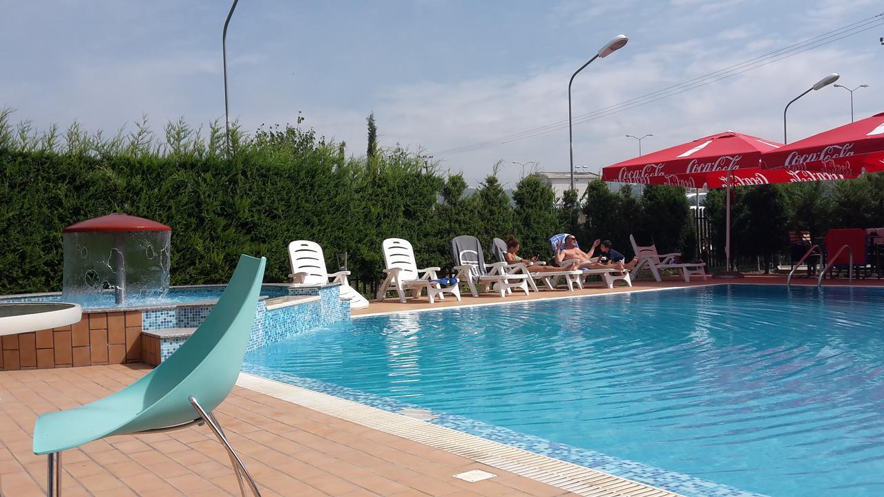 Hotel Blue Sky à Golem  Extérieur photo
